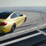 Pub BMW M4 sur un porte avion