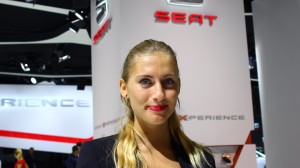 photos hotesses sexy et belles du stand Seat du mondial de l'auto de paris 3