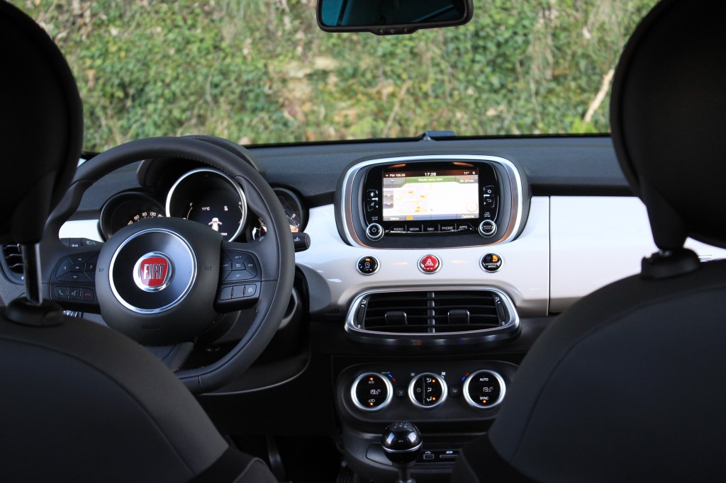 photo fiat 500x interieur blanc lounge