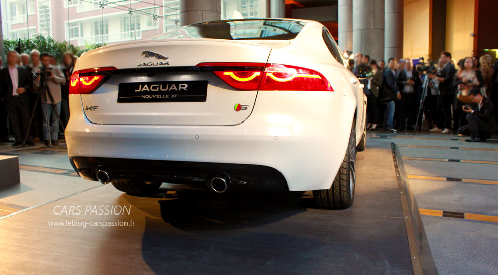 feux à led arrière Jaguar xfs 2015