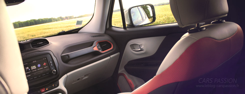 Jeep Renegade interieur tableau de bord 