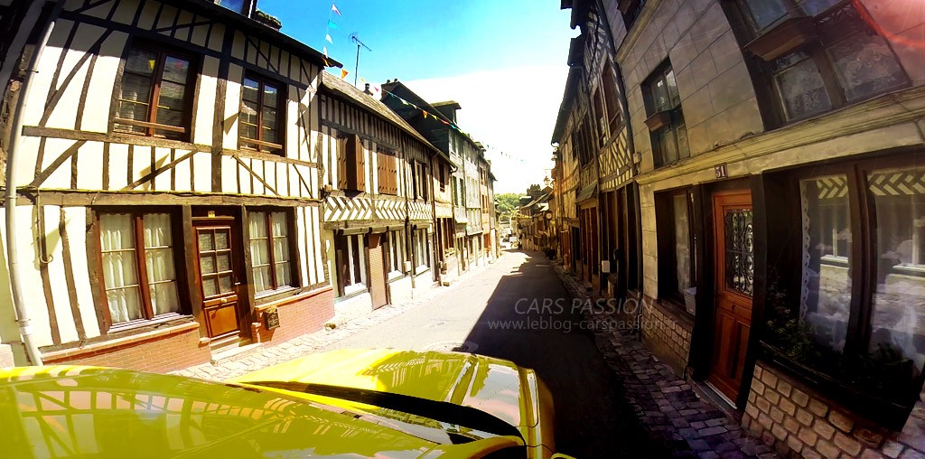 Ford mustang roadtrip city