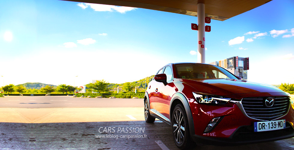 Mazda CX-3 paysage carburant essence plein