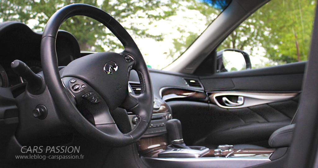 infiniti Q70 Hybride interieur cuir