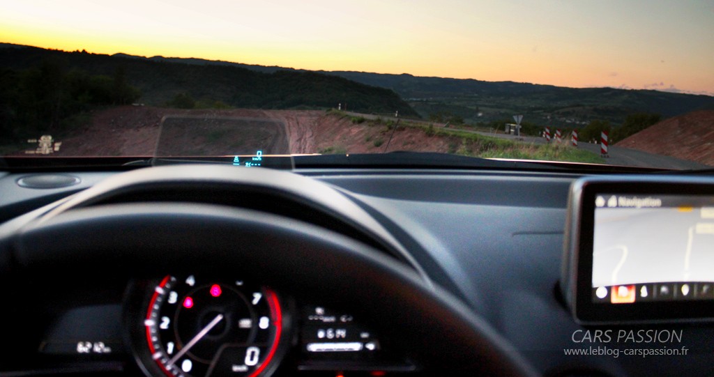 shoot-night-Mazda-CX3-compteur