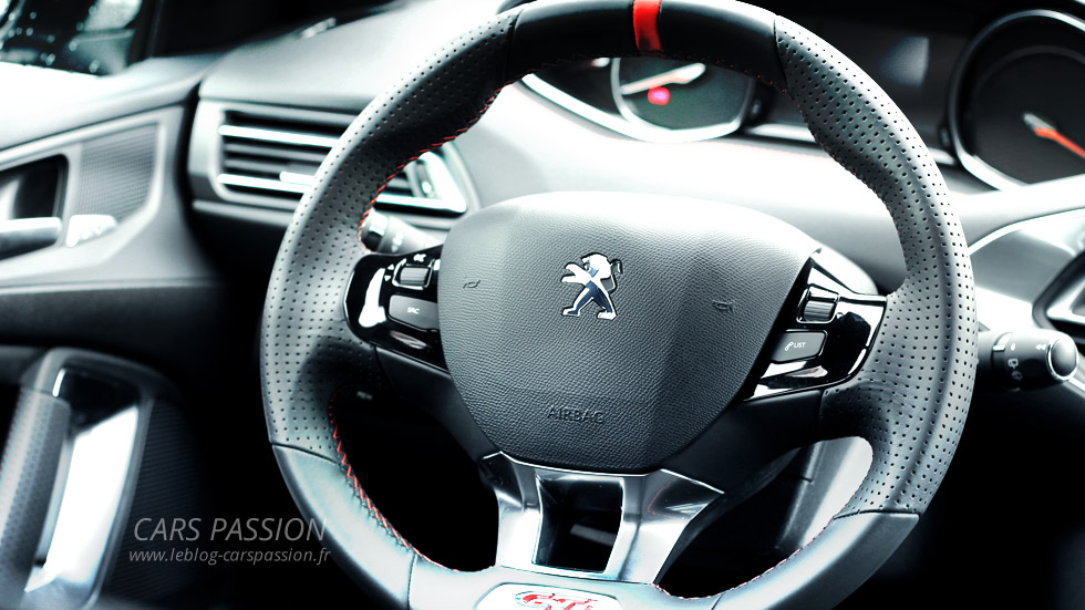Peugeot 308 GTI 2016 volant gti