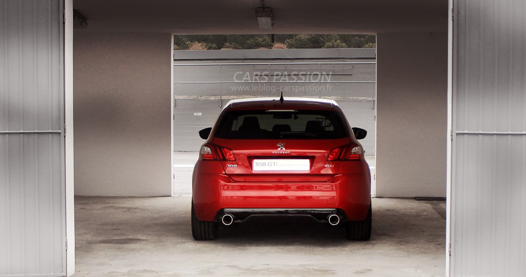 Peugeot 308 GTI rouge 2016