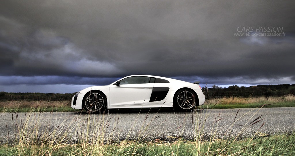 Audi R8 V10 plus 2015