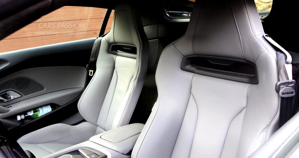 Audi R8 sièges baquet