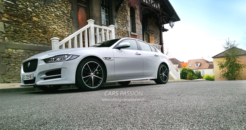 photo Jaguar XE blanche sport 2016 calandre avant