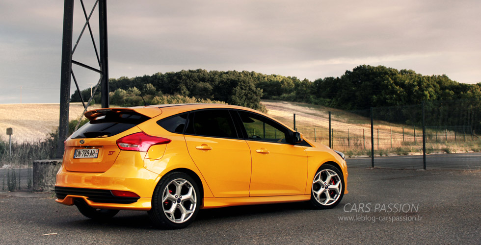 Ford Focus ST 250 orange essai