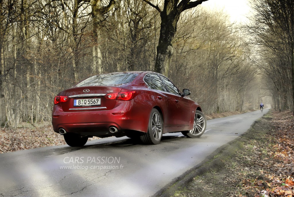 Infiniti 50 2.2d diesel finition sport couleur rouge 2015