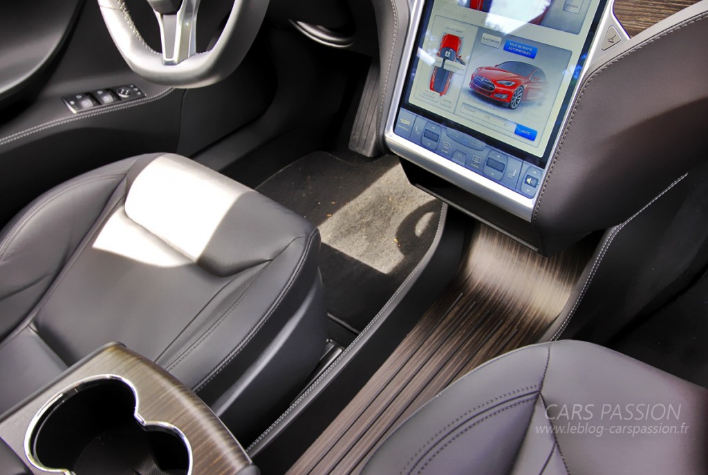 Tesla Model S P85D Tablette tactile géante de 17 pouces