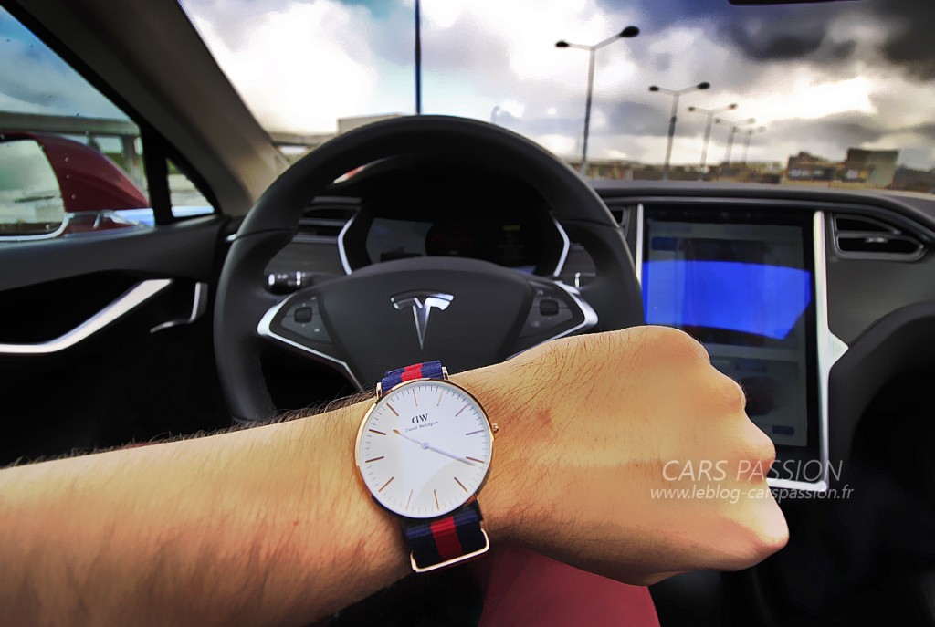 Tesla Model S P85D montre Daniel- Wellington