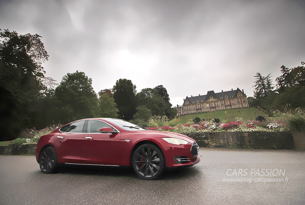 Tesla Model S photo château Normandie