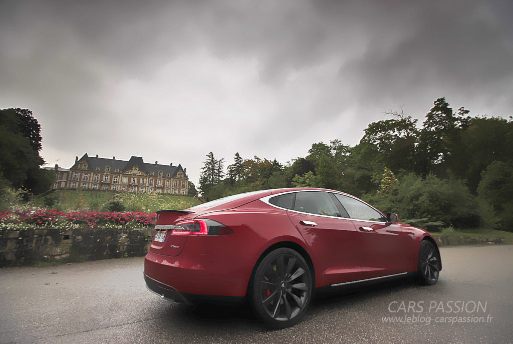 Tesla Model S photo château Normandie 2016