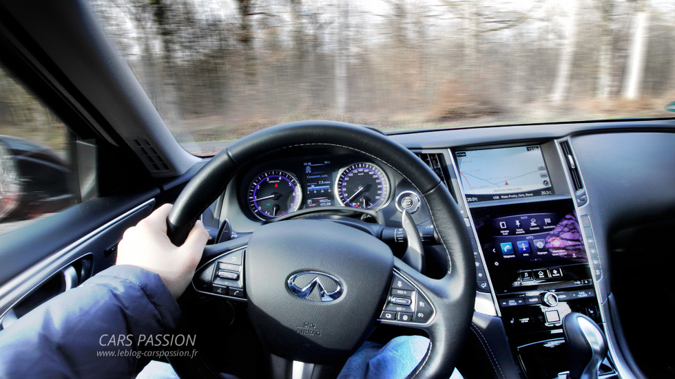 Essai Infiniti Q50 Sport volant cuir