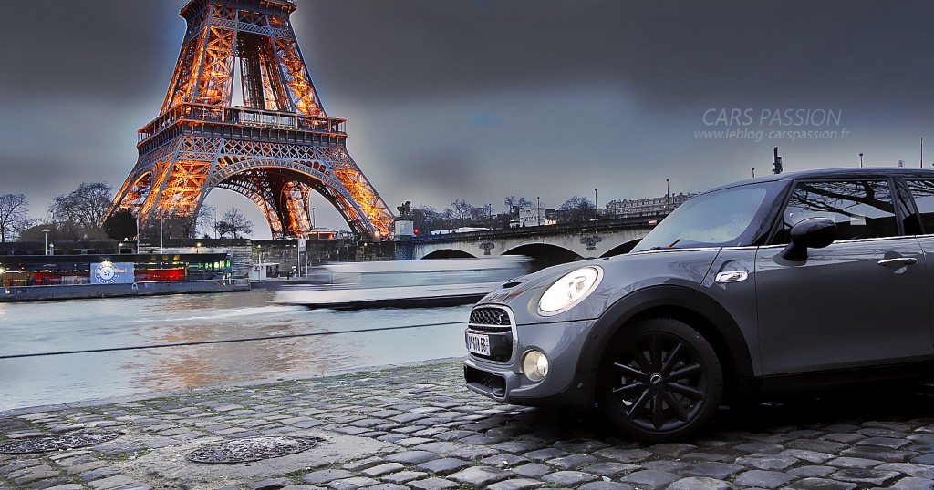 Paris Tour Eiffel quais - Mini Cooper 5 portes SD 170