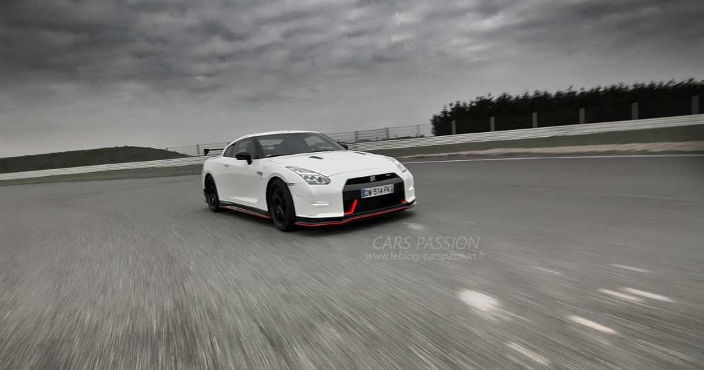 Nissan GTR Nismo 2016 photo travelling