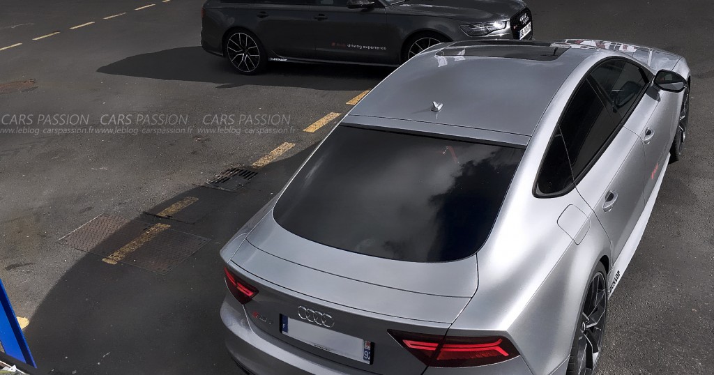 Audi RS7 Performance 605 ch test gris argent