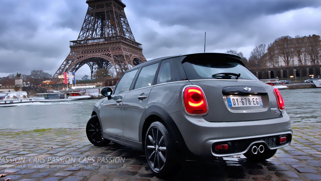 Mini-cooper-tour-eiffel-paris