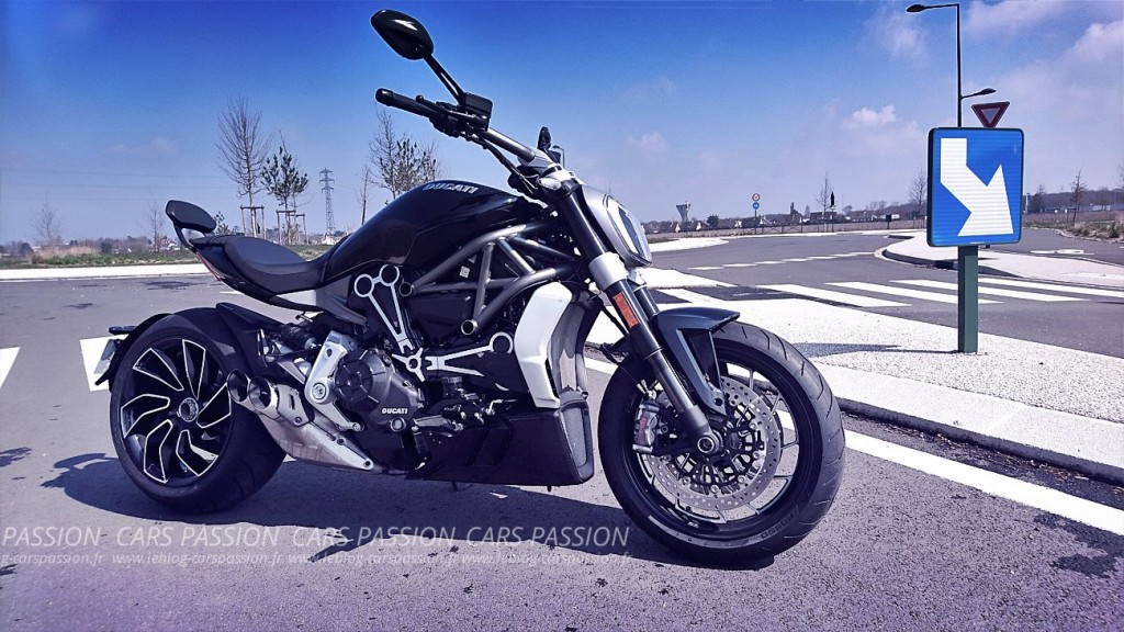 performances Ducati Xdiavel S moto fiche technique 2016