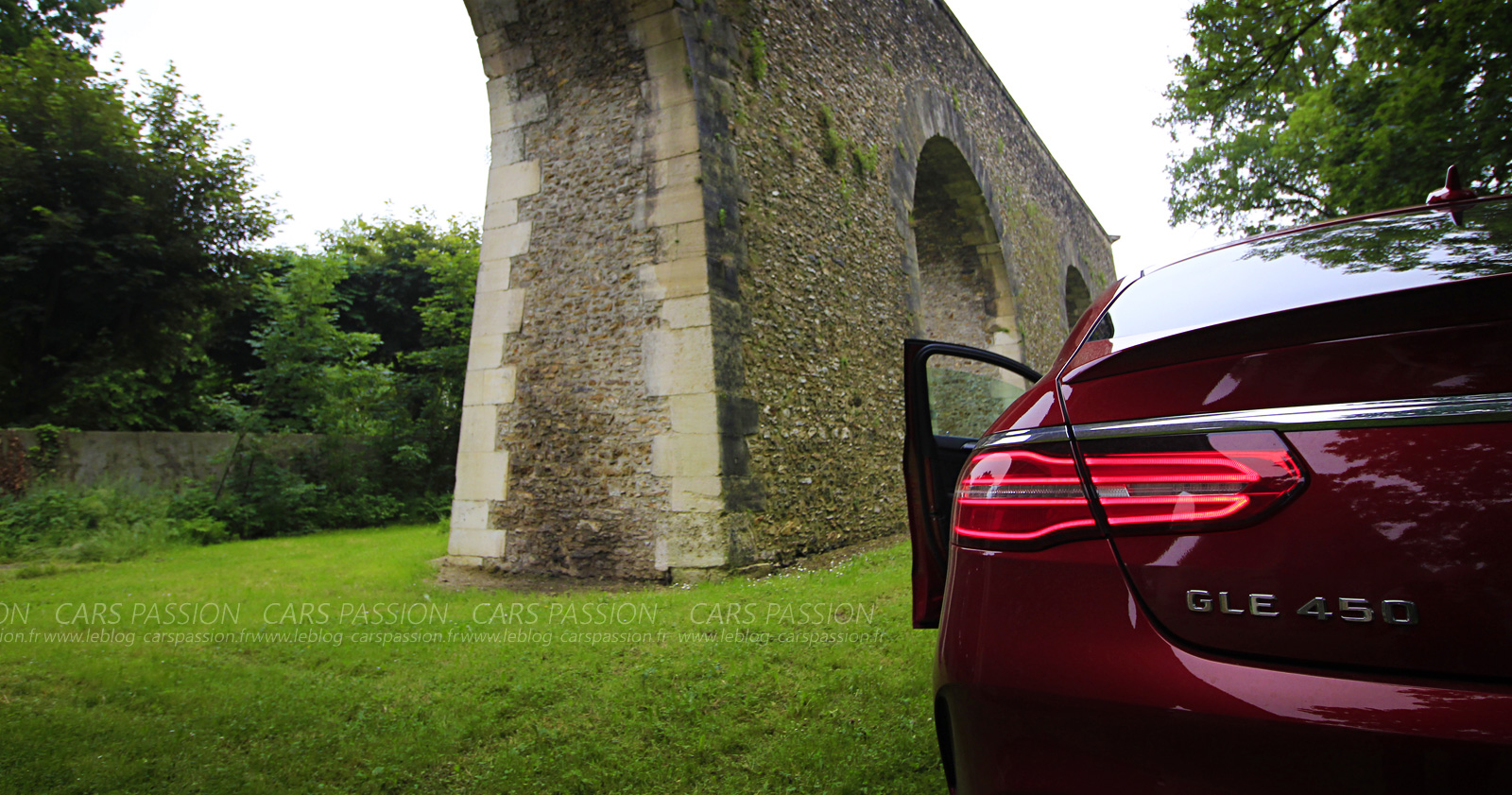 viaduc-mercedes-benz-GLE-450-amg-coupe-2016