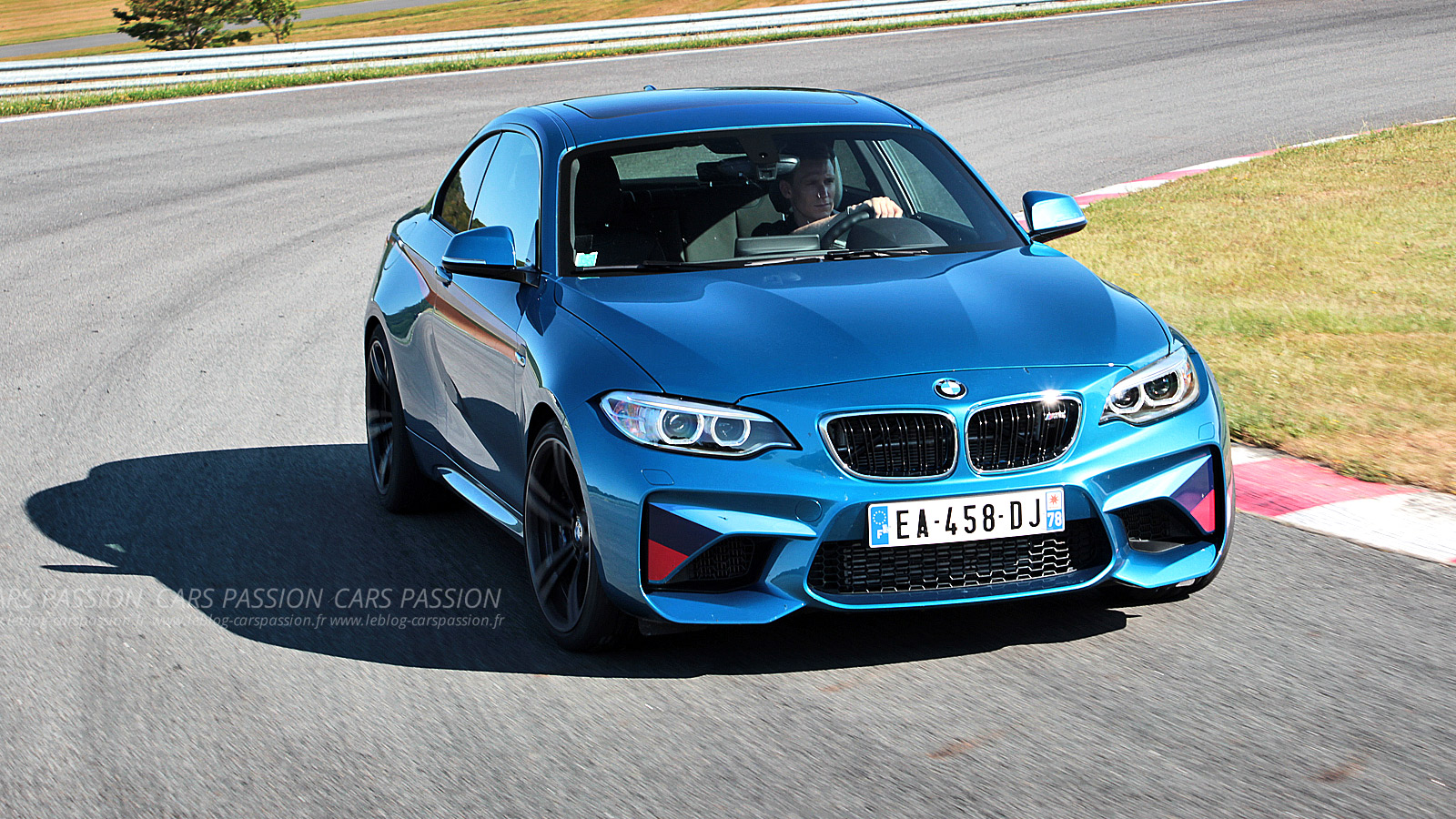 BMW-M2-Performance-2016-fiche-technique-bleu