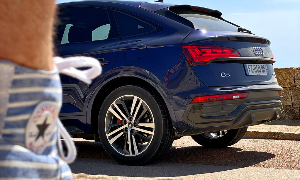 Audi Q5 Sportback 2021 hybride bleu navare sline