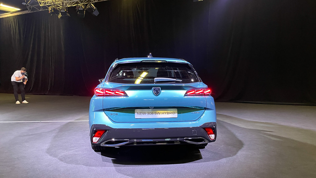 Nouvelle peugeot 308 SW bleue hybride 2022-1