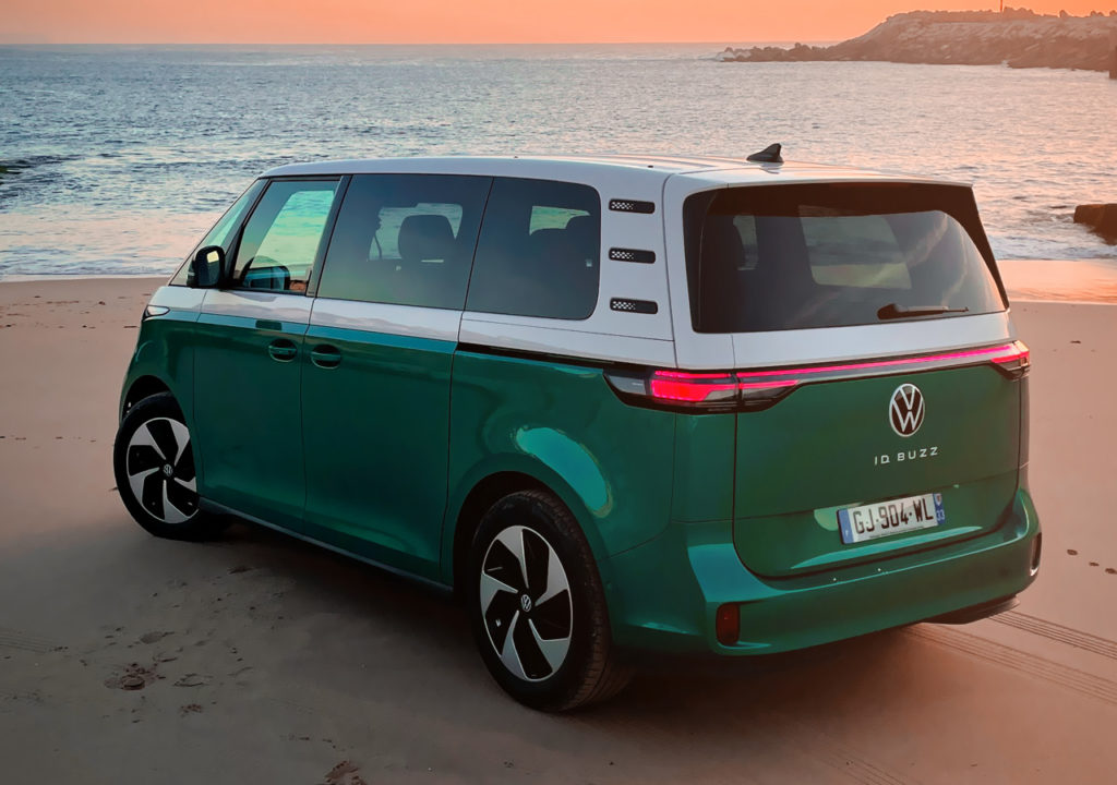 Volkswagen ID Buzz combi 2023 essai review vert laurier blanc candy