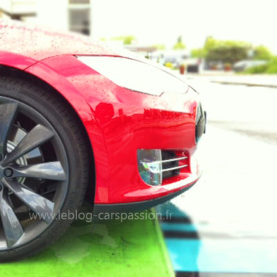 Tesla model S face avant rouge p85