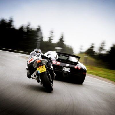 BMW 1000RR vs Bugatti Veyron SS