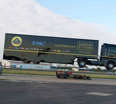 record Lotus f1 jump truck camion renault