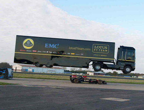 record Lotus f1 jump truck camion renault