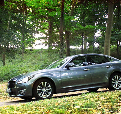 infiniti Q70 hybrid forêt normande