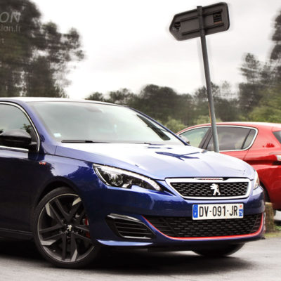 Peugeot 308 GTI bleu rouge essai