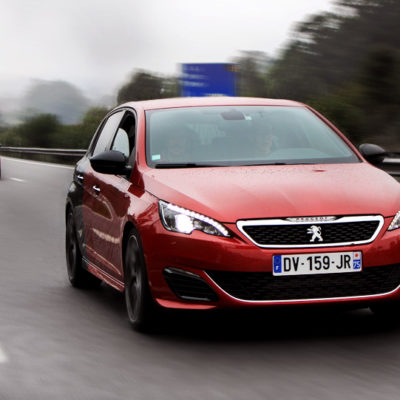 Peugeot 308 GTI noire rouge