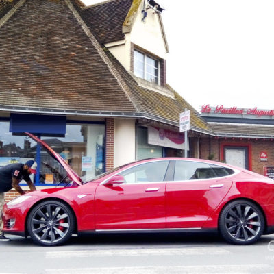 Tesla Model S Trouville restaurant Pavillon Augustine