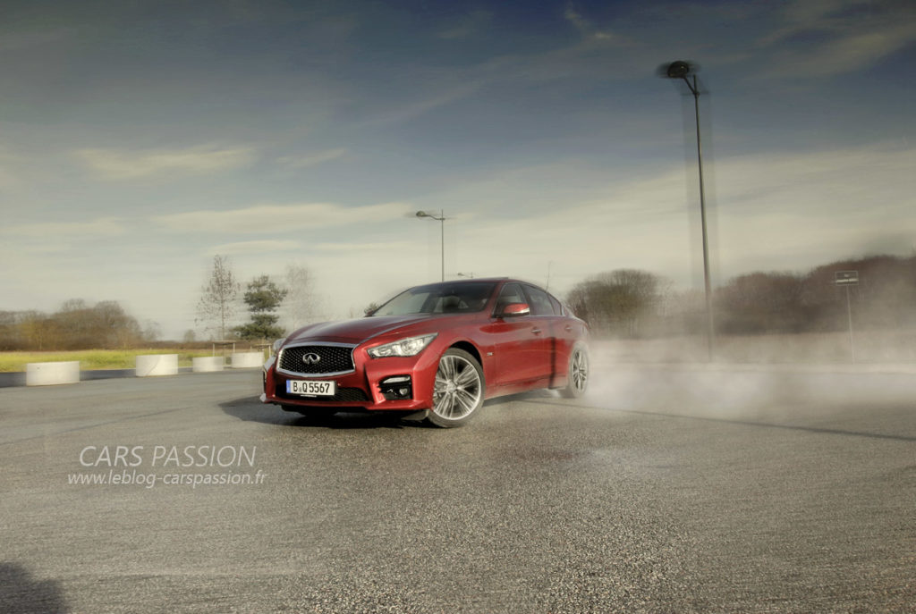 infiniti Q50 rouge diesel drift