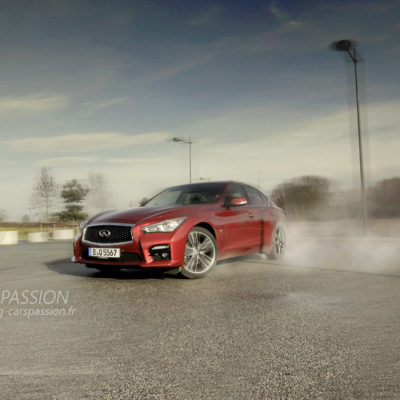 infiniti Q50 rouge diesel drift