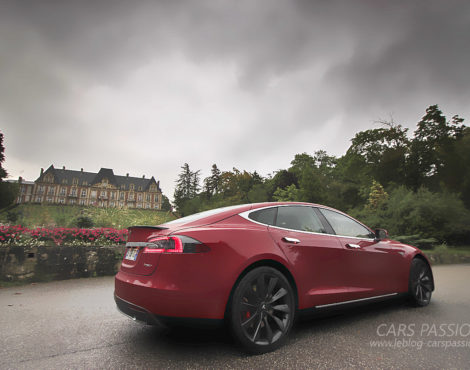 Tesla Model S photo château Normandie 2016