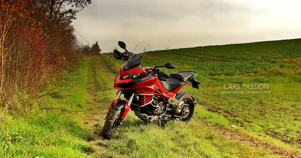 essai moto Ducati Diavel 1200 Multistrada 2016 forêt chemin