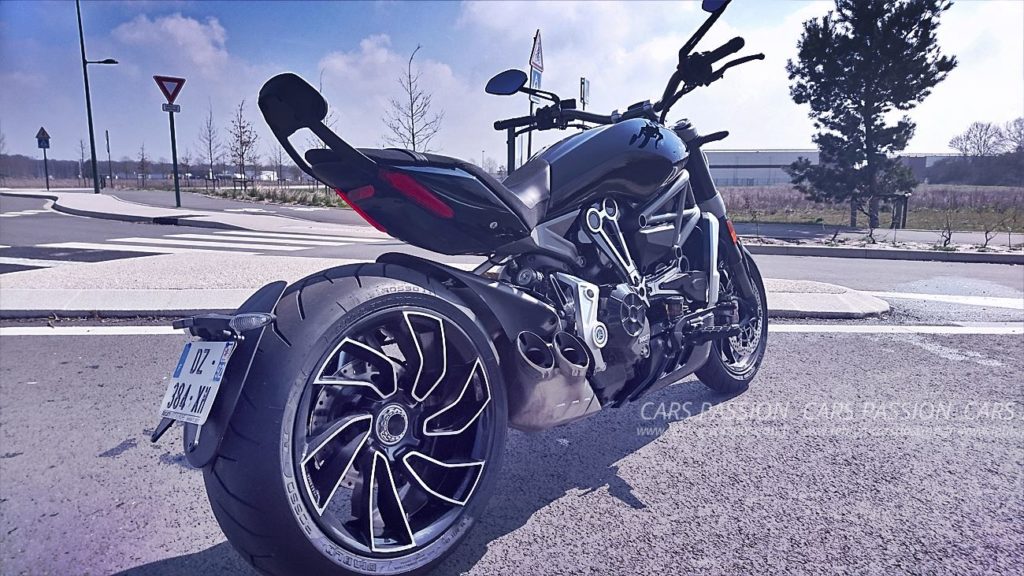 Ducati Xdiavel S prix tarifs performances moto fiche technique 2016