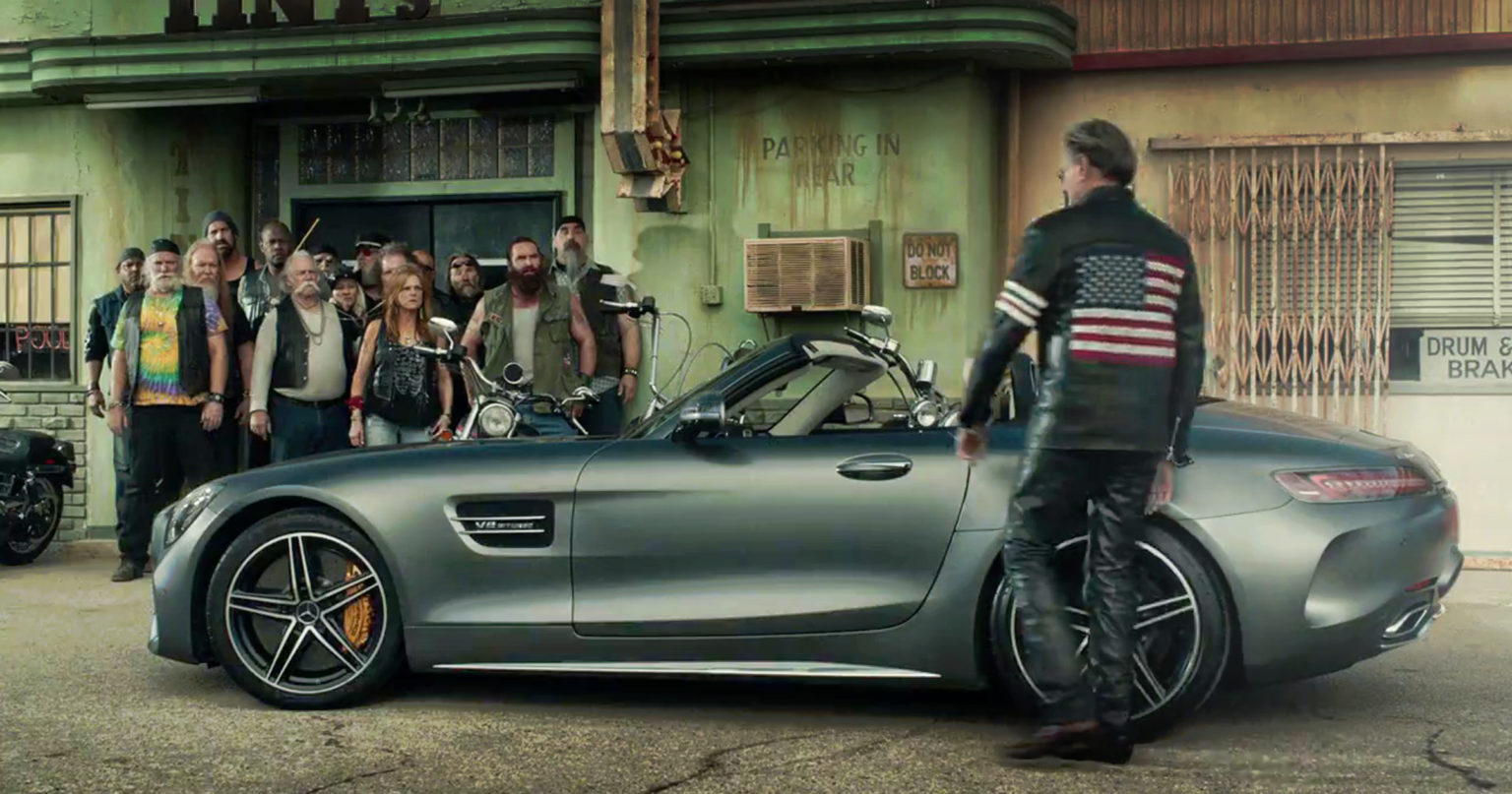 Pub Mercedes AMG GT Roadster Super Bowl 2017