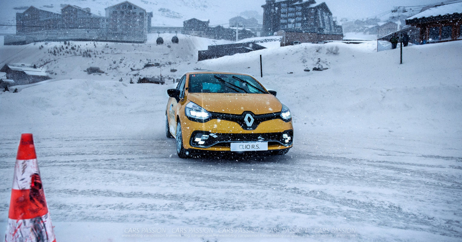 Renault Clio RS ice driving pilotage sur neige