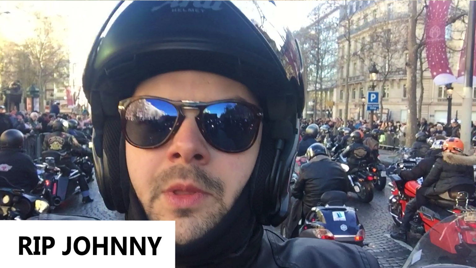 rip-johnny-halliday-biker-moto-paris-hommage