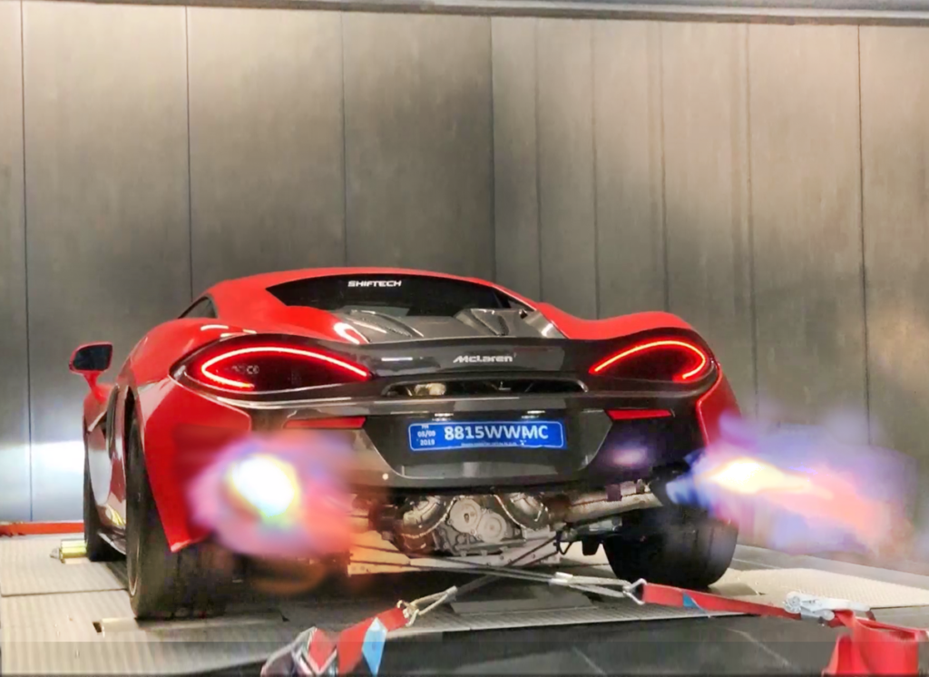 La MCLAREN 570s (STAGE2) 790CH crache des FLAMMES