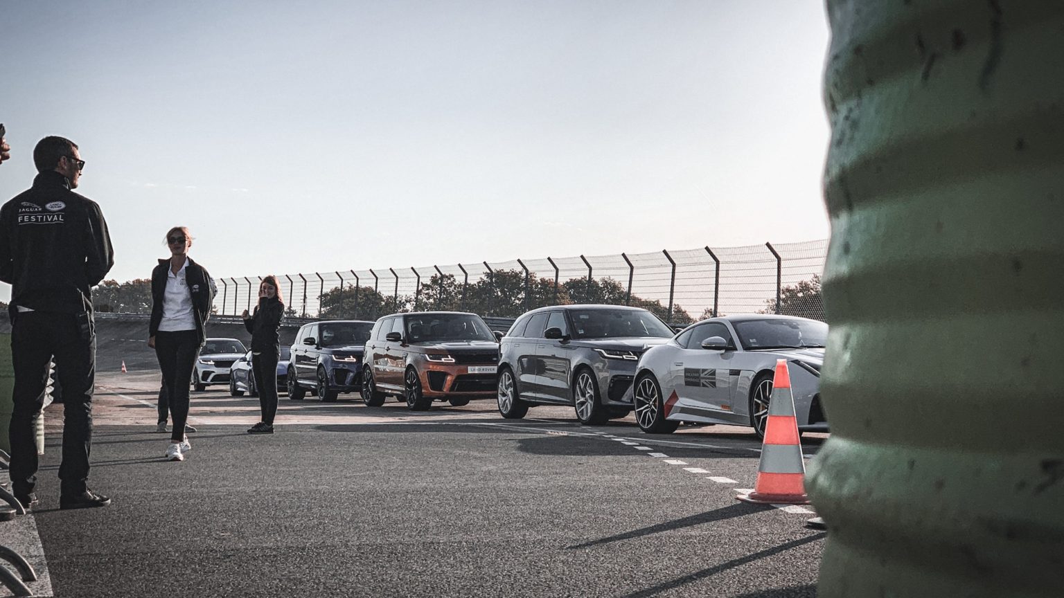 Jaguar et Land Rover SVR essai circuit Montlhery
