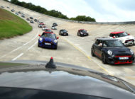 MINI fait le show sur le circuit de Linas Montlhery